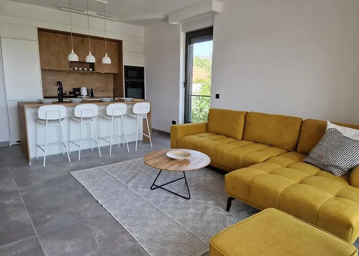 Cameleon Orebic- Beachfront Apartments