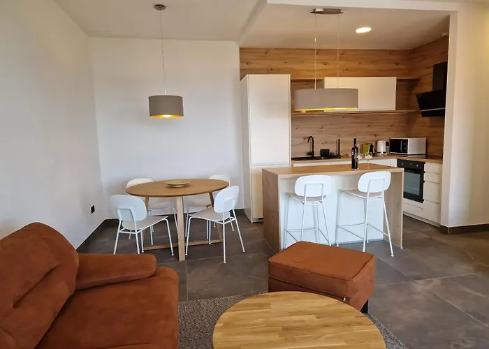 Cameleon Orebic- Beachfront Apartments
